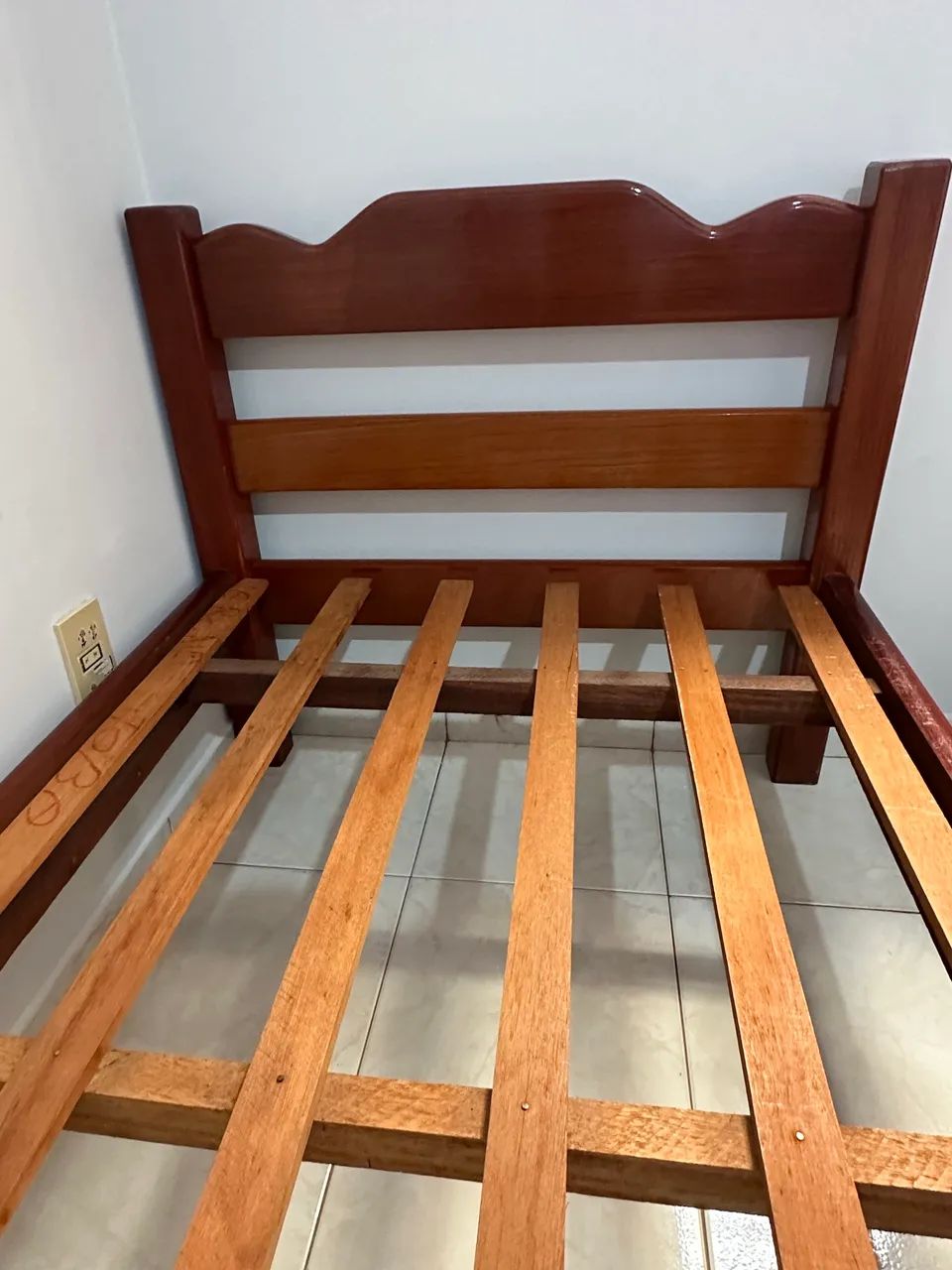 Cama solteiro madeira Jabobá maciça