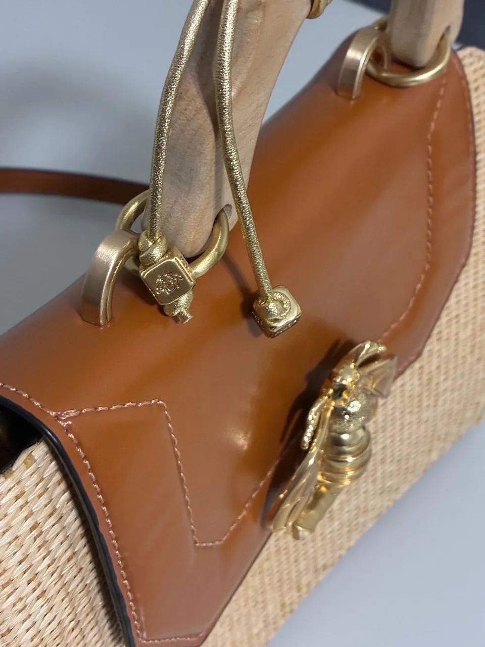 Bolsa Schutz Summer Em Palha e Couro Caramelo - Foto 4