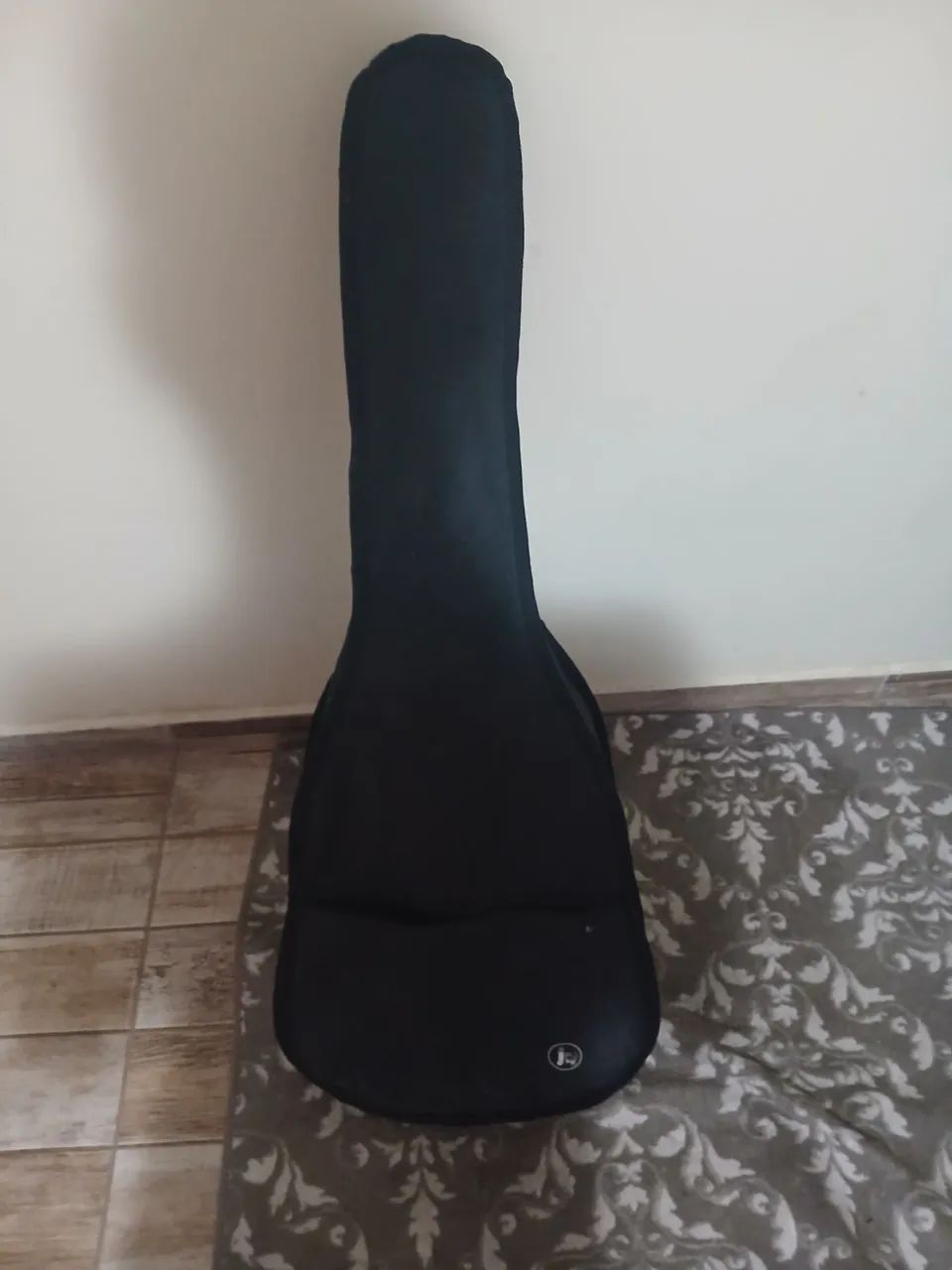 Violão em perfeito estado, com capa e chave - Foto 3