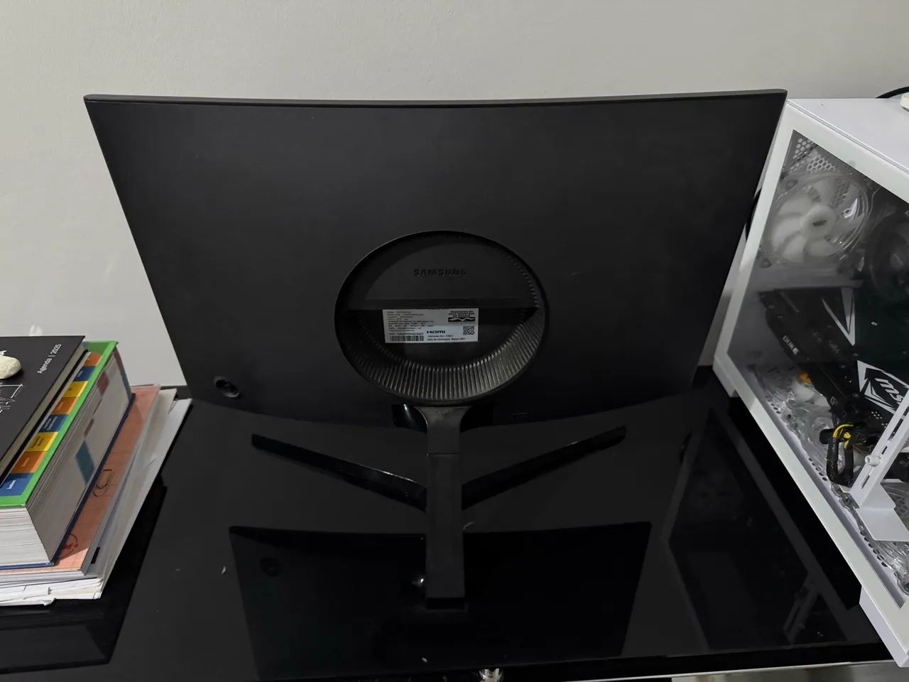 Monitor Curvo Samsung Odyssey 24" FHD 144Hz FreeSync - Foto 2
