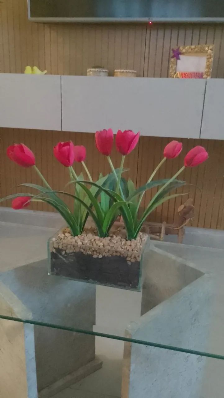 Desapego de vaso de tulipa artificial 