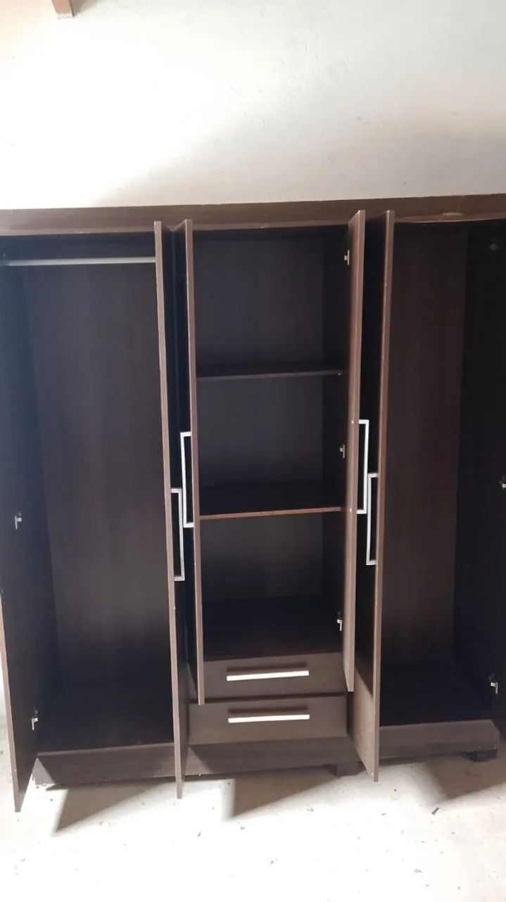 Guarda roupa quase novo