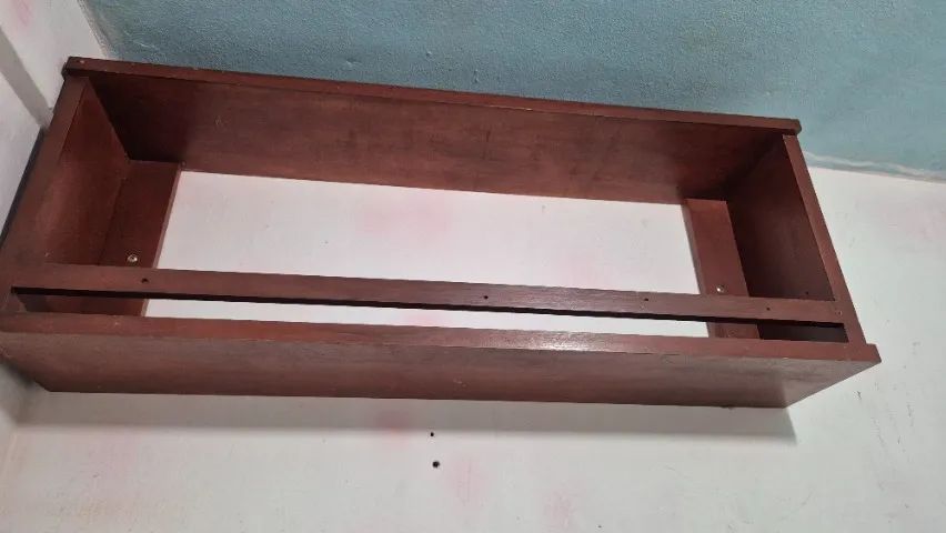 Conjunto prateleira e armário de madeira - Foto 2