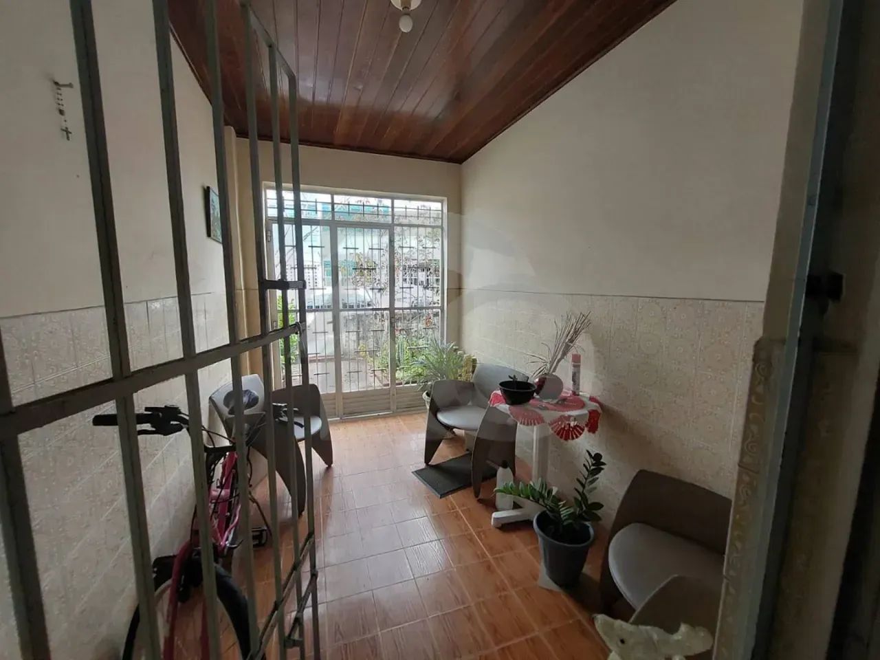 Imóvel no Salgado Filho com 3 Quartos, Quintal Amplo e 4 Vagas