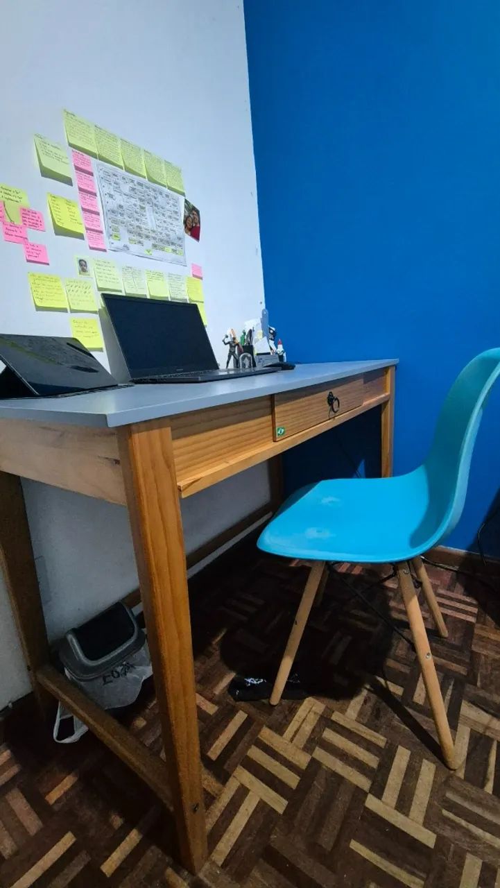 Escrivaninha com a cadeira  - Foto 4