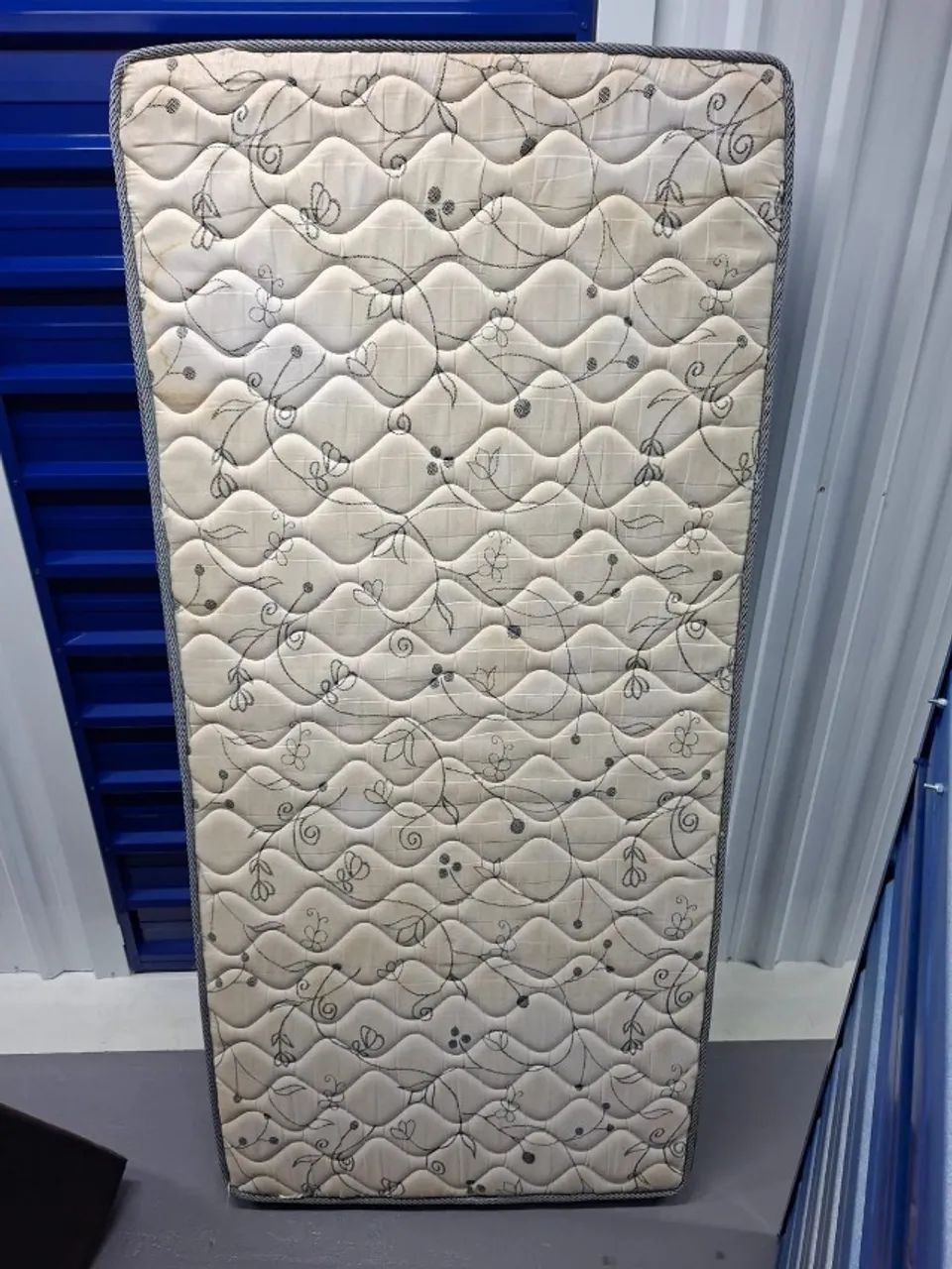 Vendo Colchão Solteiro Ortobom D33 + Box - Muito Conservado