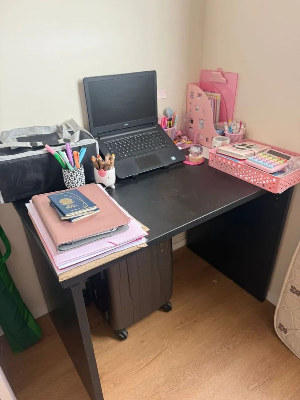 Mesa de escritório preta