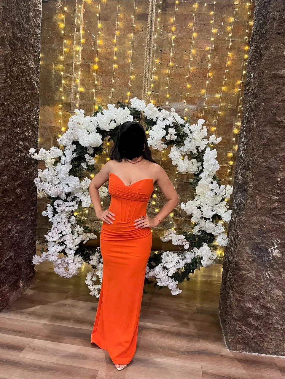 Vestido laranja de festa 