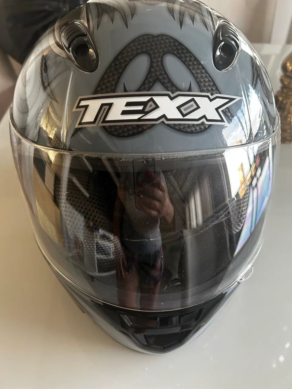 Capacete preto e cinza 