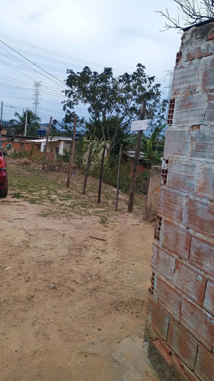 Terreno com pequena casa com água e luz  - Foto 4