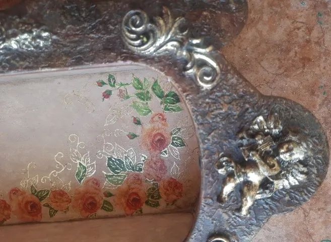 Oratório vintage em madeira com detalhes à ouro 49cm x 28cm inspirado em antiguidade - Foto 5