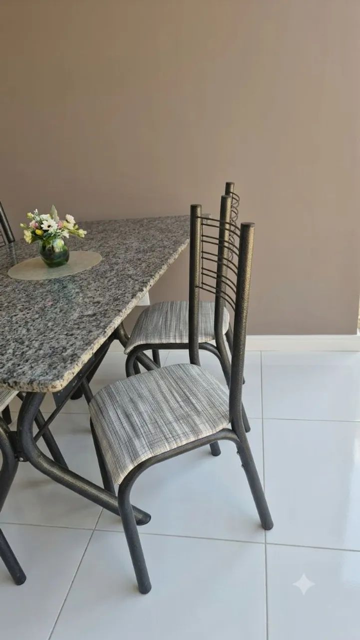 Mesa de Granito com 4 Cadeiras em Aço - Ótimo Estado! - Foto 3