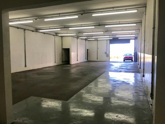 Excelente galpão com 654 m2 AC, excelente ponto comercial e industrial - Foto 3