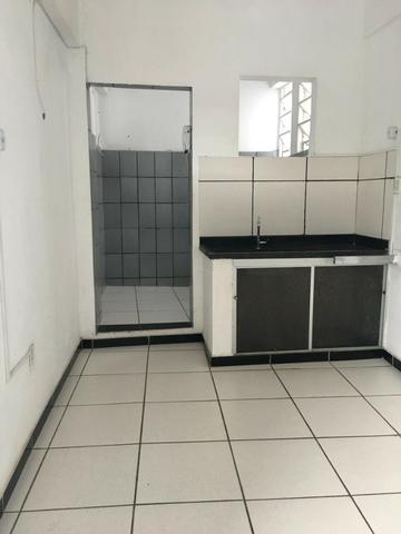 Apartamento em ótima localização com garagem - Foto 6