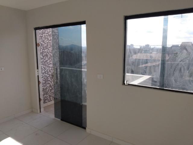 Casa tipo duplex 2 suítes, varandão, garagem coberta com cisterna e quintal Gigante - Foto 16