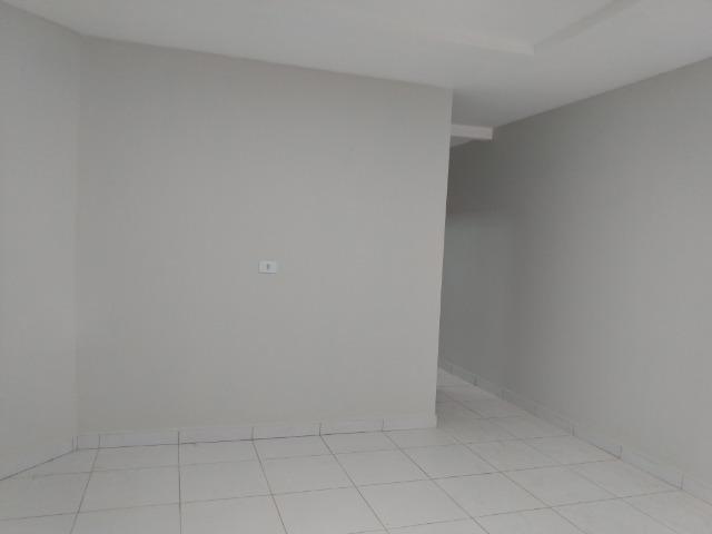 Casa tipo duplex 2 suítes, varandão, garagem coberta com cisterna e quintal Gigante - Foto 7