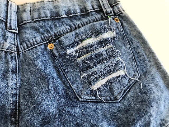 Short jeans com verde neon - Foto 5