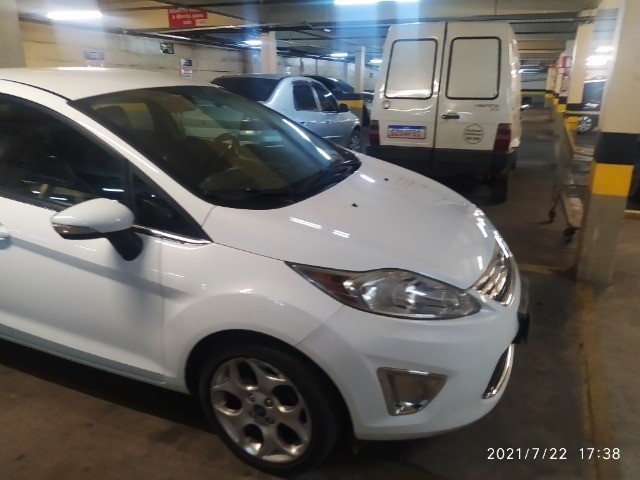NEW FIESTA SEDAN SE 12/13 BARATO
