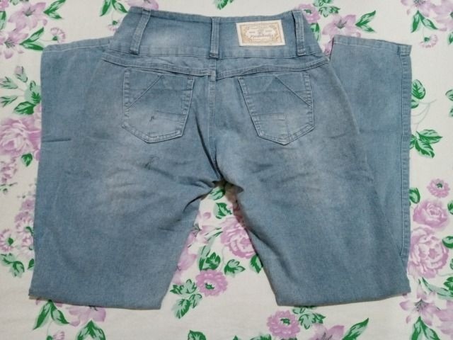 Calça Jeans com Elastano - Tamanho 44  - Foto 2