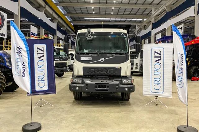 Caminhão Volvo VMX 290 6x4  com caçamba convencional 16m3 - Foto 3