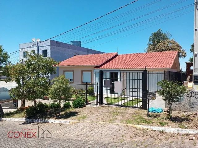Casa 3 Dormitórios com amplo pátio nos fundos