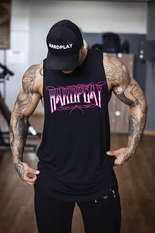 REGATA MACHÃO HARDPLAY CALIGRAFIA PRETA