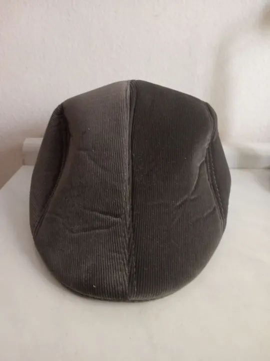 Boina masculina cor cinza chumbo.