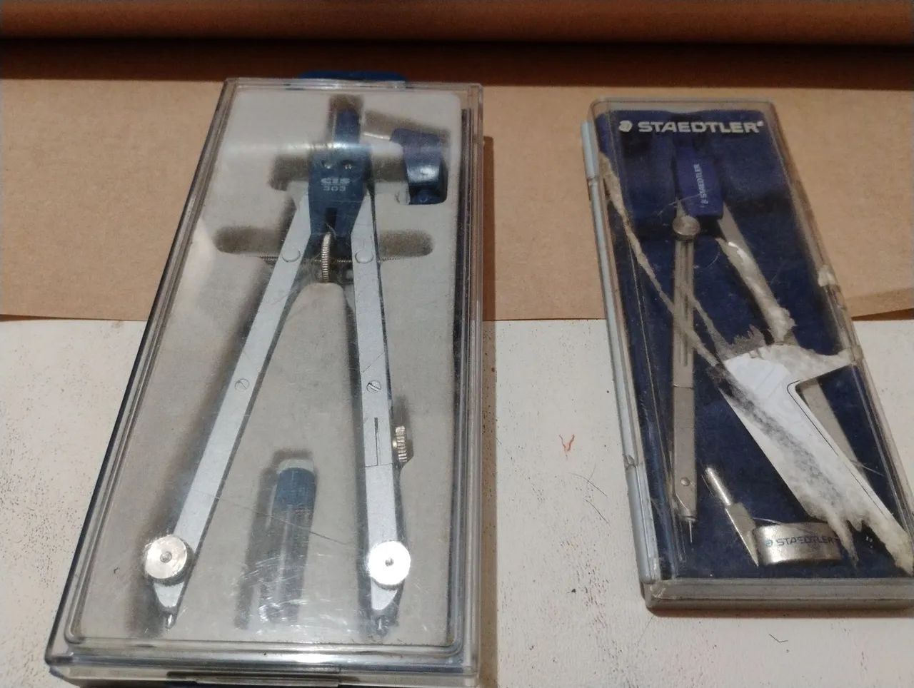 2 compassos cis 303  e staedtler mars 554