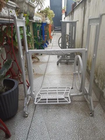 Pé de maquina antigo