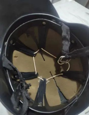 Capacete Antigo de Policial-Chips - Foto 3