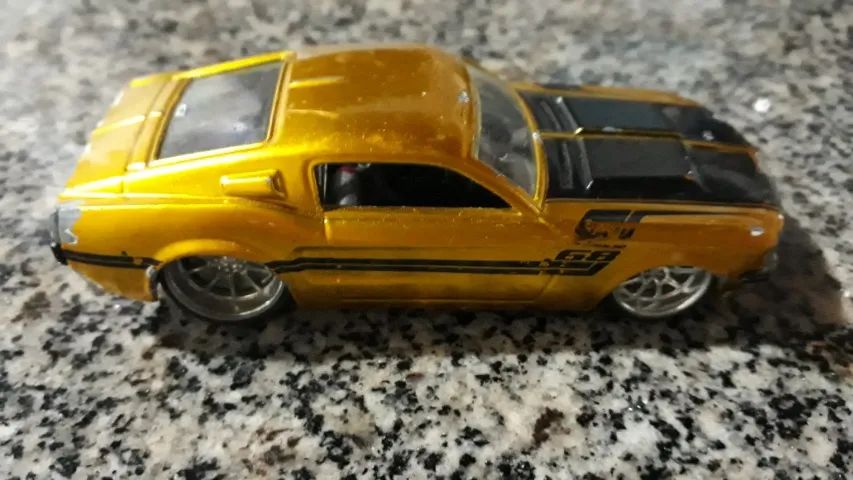 Miniatura do Ford Mustang 68 HotWheels G Machines Gold original Escala 1:43 - Foto 4