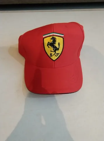Boné Ferrari em ótimo estado