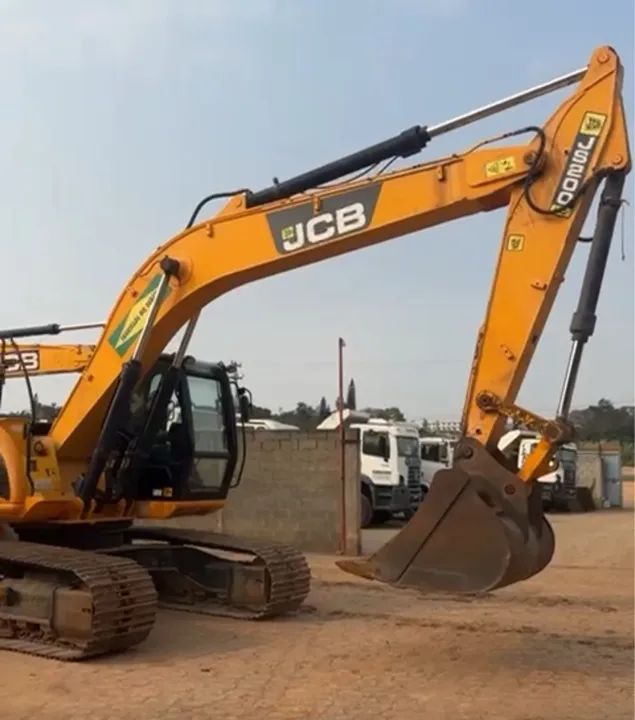 Escavadeira JCB JS200 ano 2014 com 14.000 horas, em SP - Foto 4