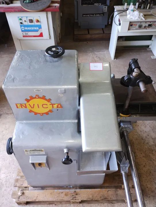 Respigadeira invicta 3 eixo 6900 reais  - Foto 3