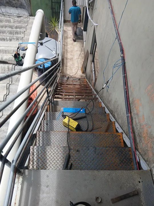 Serralheiro faço de acordo com sua metragem venha fazer seu orçamento  sem compromisso  - Foto 3