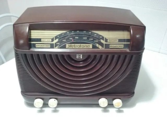 Radio Dec. 50 Cx. Baquelite c/ Fm e Aux