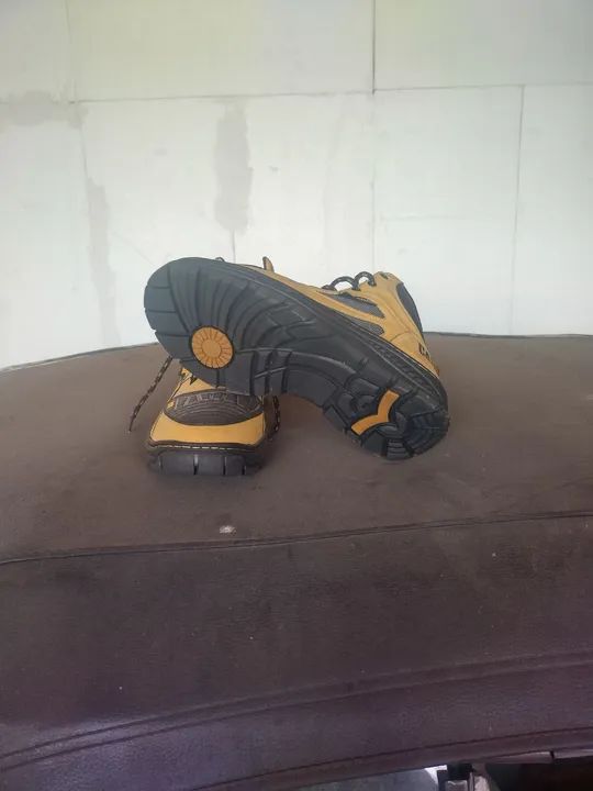 Botas para trilhas em montanhas ,número 41  valor $ 500 , não foram usadas  - Foto 4