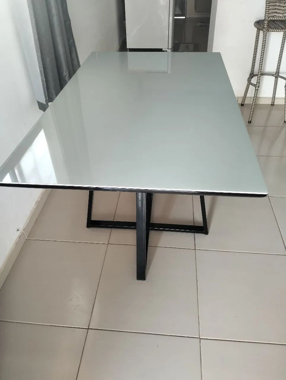 Mesa de jantar em vidro com base em ferro - Foto 5