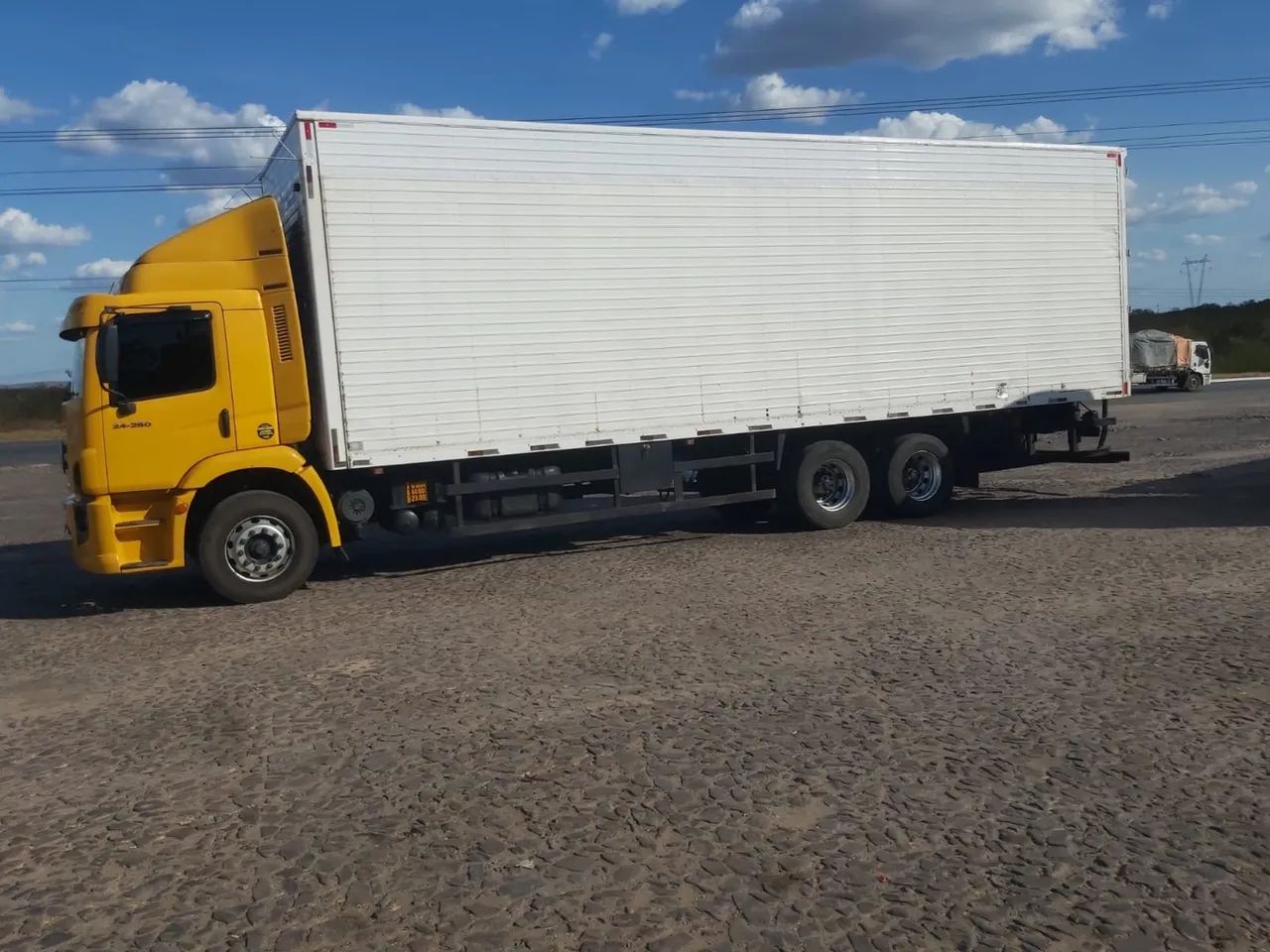 Caminhão Baú Volkswagen 24-250 - Foto 4