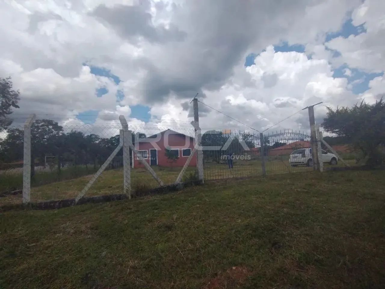 chácara toda gramada e cercada - Foto 2