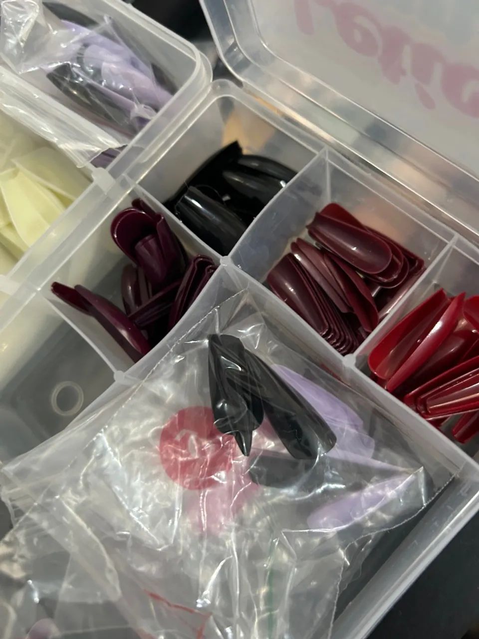 Kit com mais 800 unhas postiças e cortado de unhas postiças - Foto 2