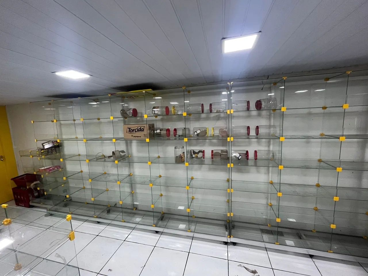 Jogo Expositores e Prateleiras de Vidro para Comércio - Foto 3