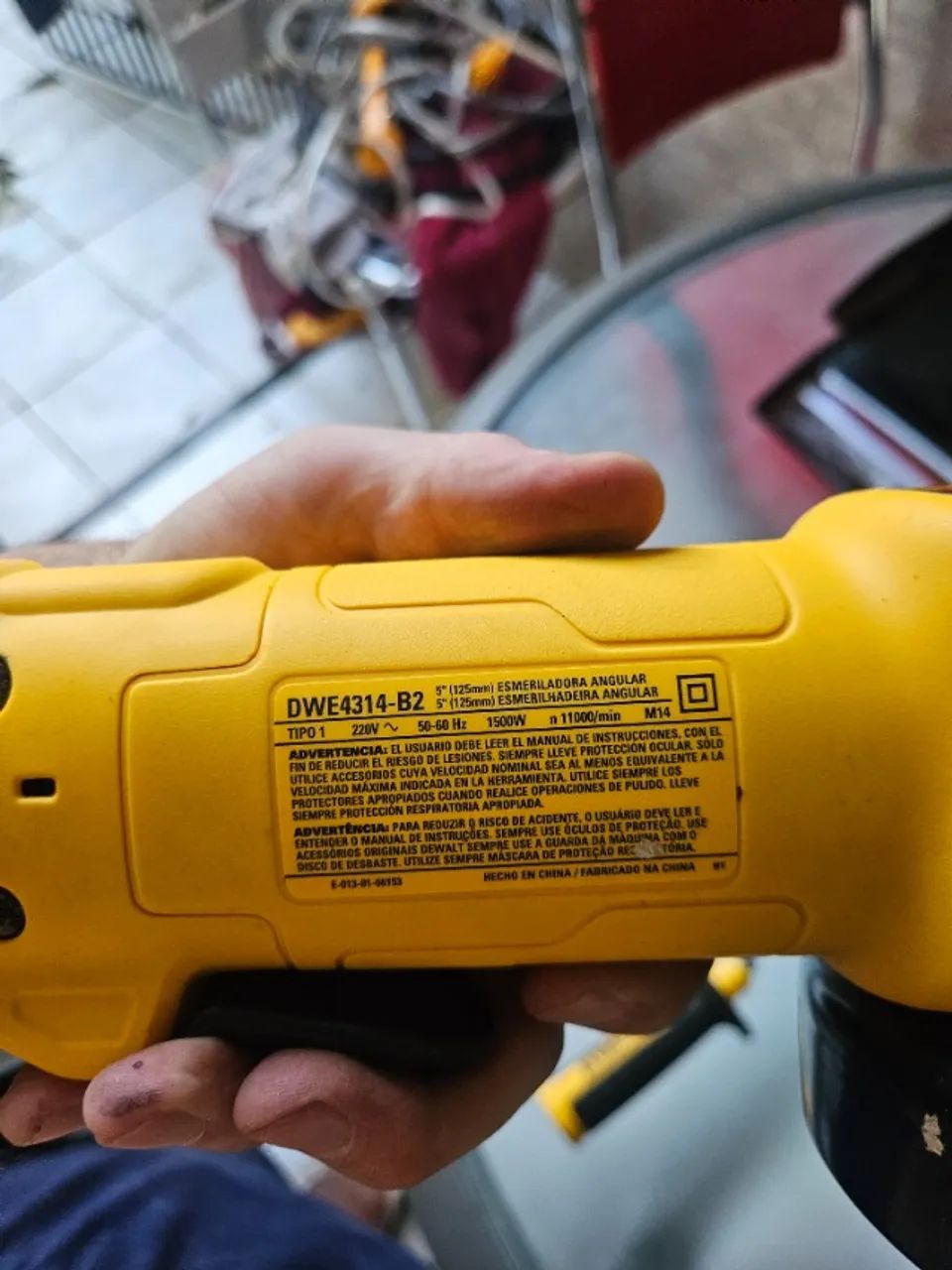 Esmerilhadeira Angular 1500W DeWALT DWE4314-B2 - Foto 2