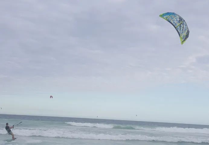 2 Kitesurfs Cabrinha + Prancha Airush + Trapezio ION + MALA. Kit por 2900 - Foto 5