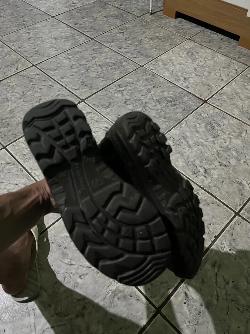 Botas de Segurança Pretas - Solado Reforçado ~ pra quebrar o galho