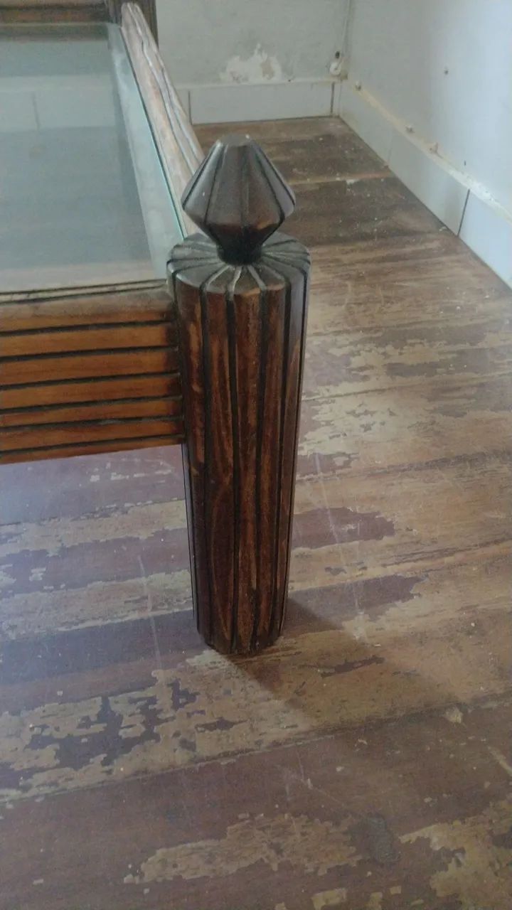 Mesa de centro em madeira com tampo de vidro - Foto 2