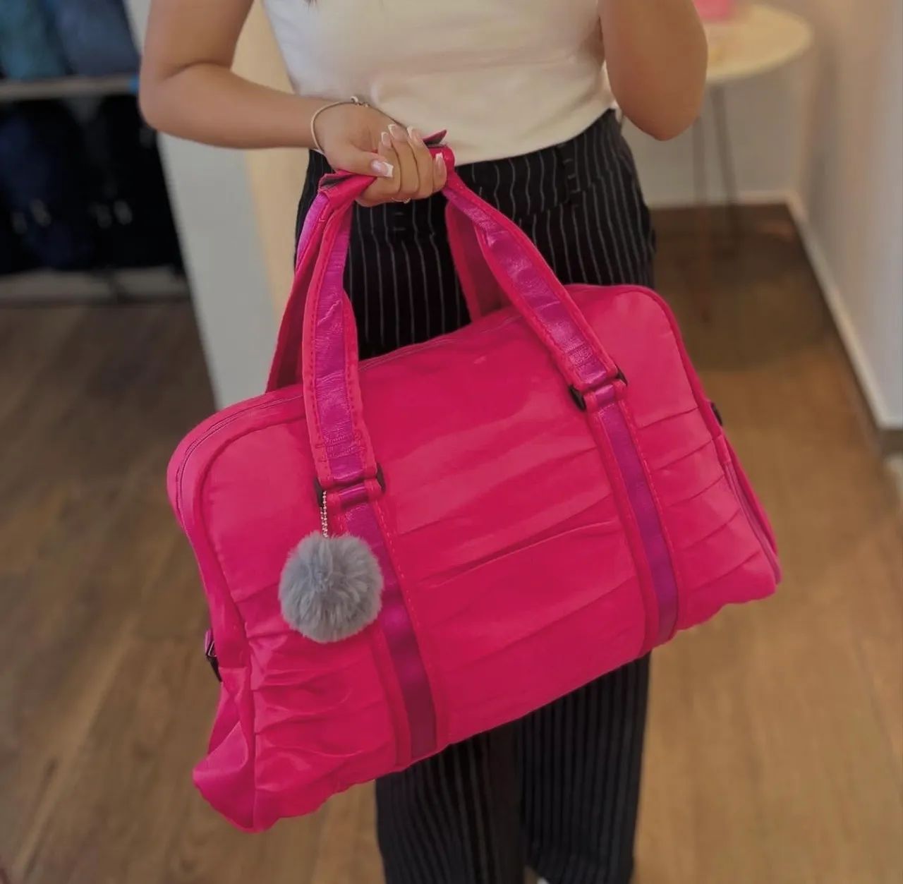 Bolsa de ombro esportiva com pompom - Foto 2