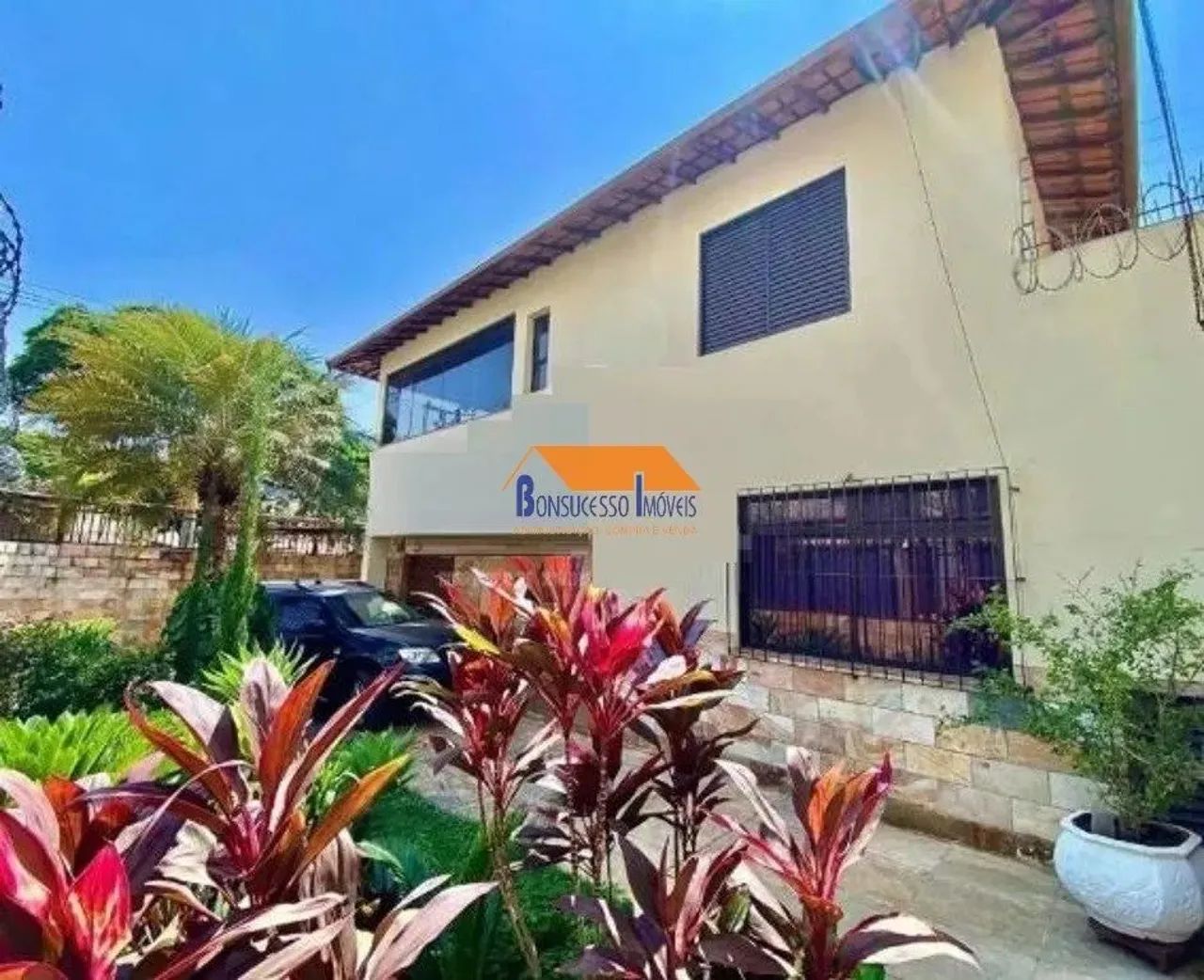 casa de 4 quartos bairro Santa Rosa em Belo Horizonte