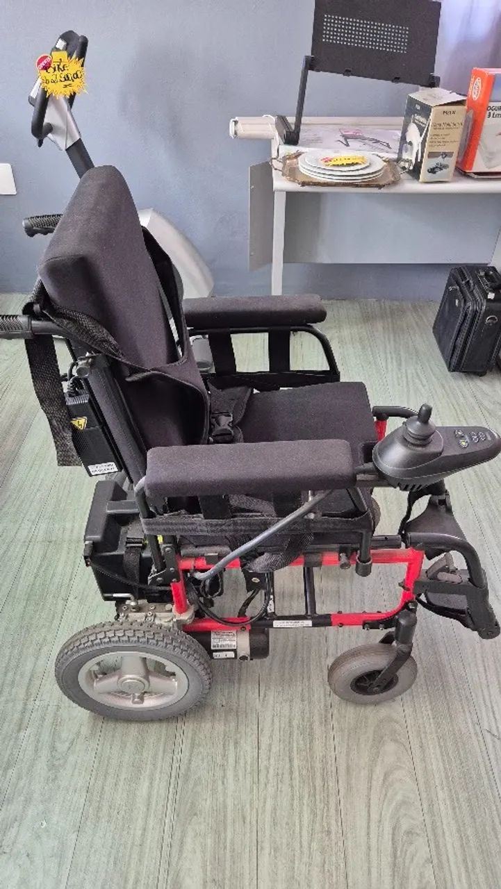 Cadeira de Rodas Motorizada Ortobras E5 com cinto de contenção - Médico hospitalares