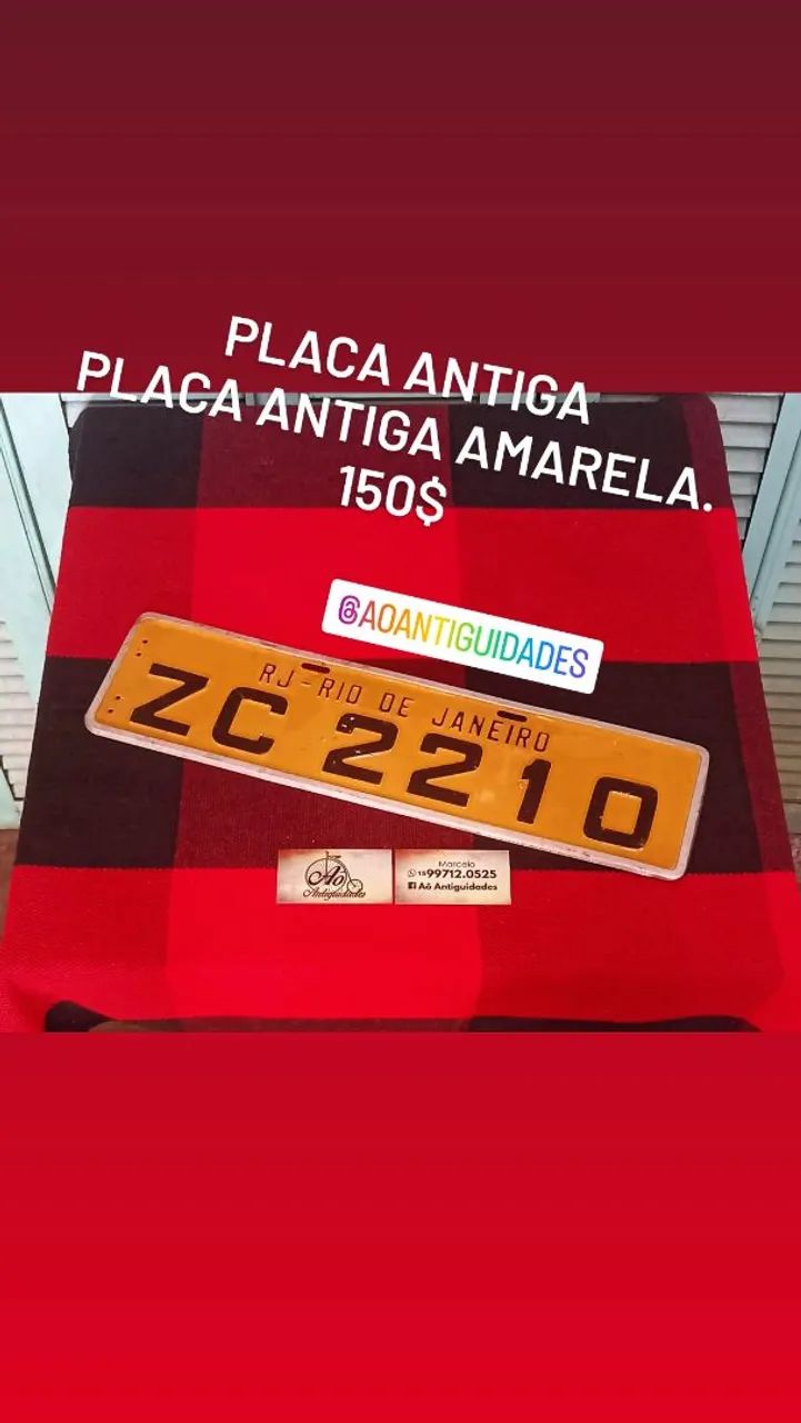 Placa antiga amarela